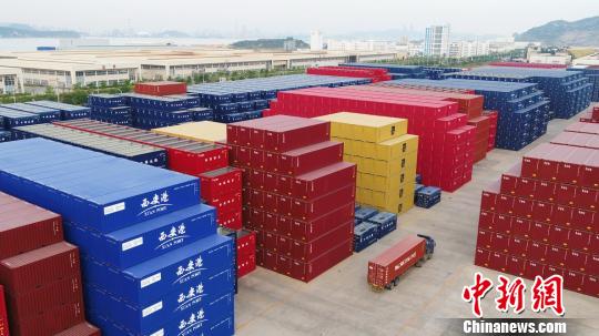 受益于“一带一路”建设中国制造集装箱走向全球